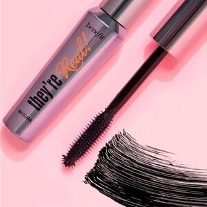 BENEFIT THEY’RE REAL! LENGTHENING MASCARA BLACK